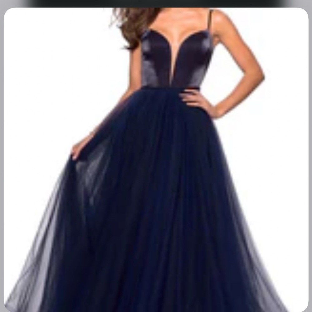 Elegant Navy Blue Evening Gown